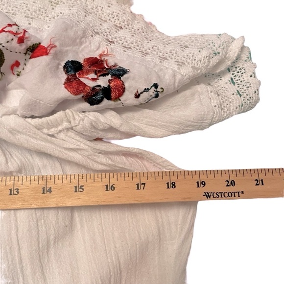 Embroidered Women’s Mexican handmade-Crocheted Lace-Size M/L- Off shoulder - Picture 6 of 7